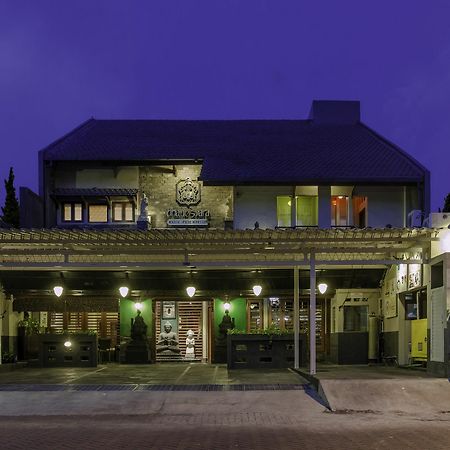 Dhanesvara Holistic Unique Homestay Wonotjolo Extérieur photo