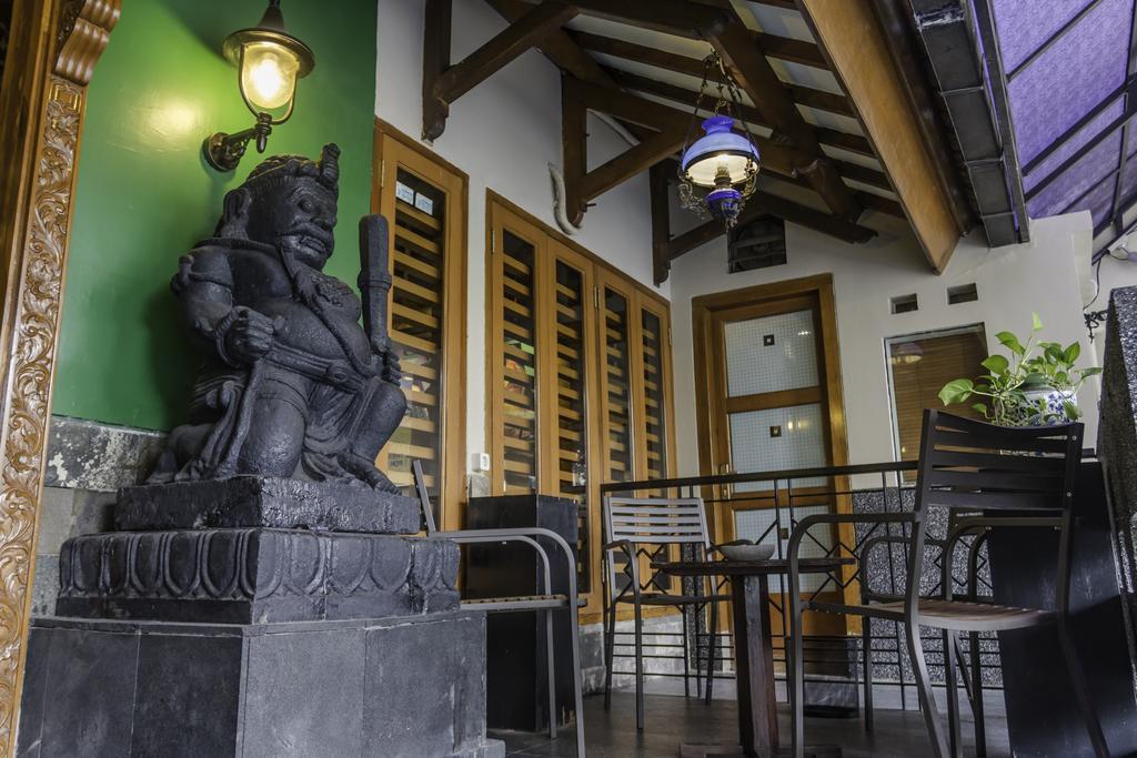 Dhanesvara Holistic Unique Homestay Wonotjolo Extérieur photo